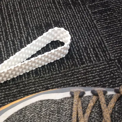 Cái chặn cửa có bề mặt gồ ghề tăng độ bám