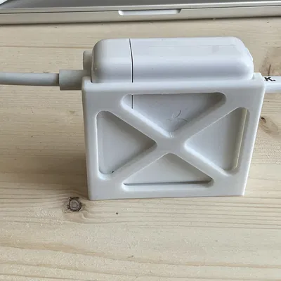 Giá đỡ gắn tường cho sạc MacBook Pro M1 67W