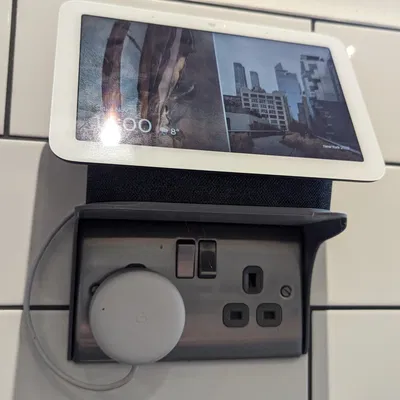 Giá đỡ Google Nest cho ổ cắm 2G tại nơi làm việc