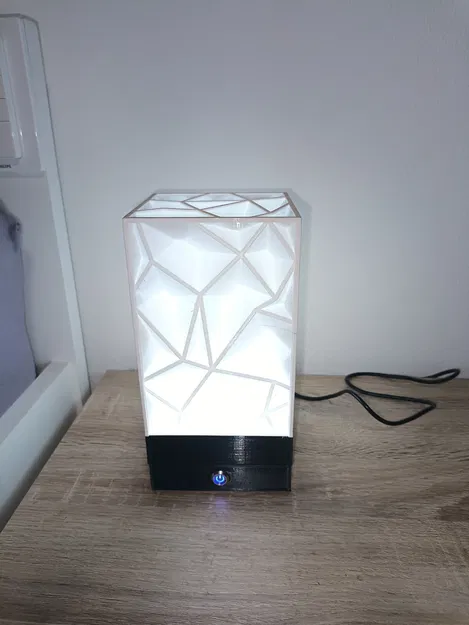 Đế đèn bàn với thiết kế thông minh và tiện lợi - Image 1