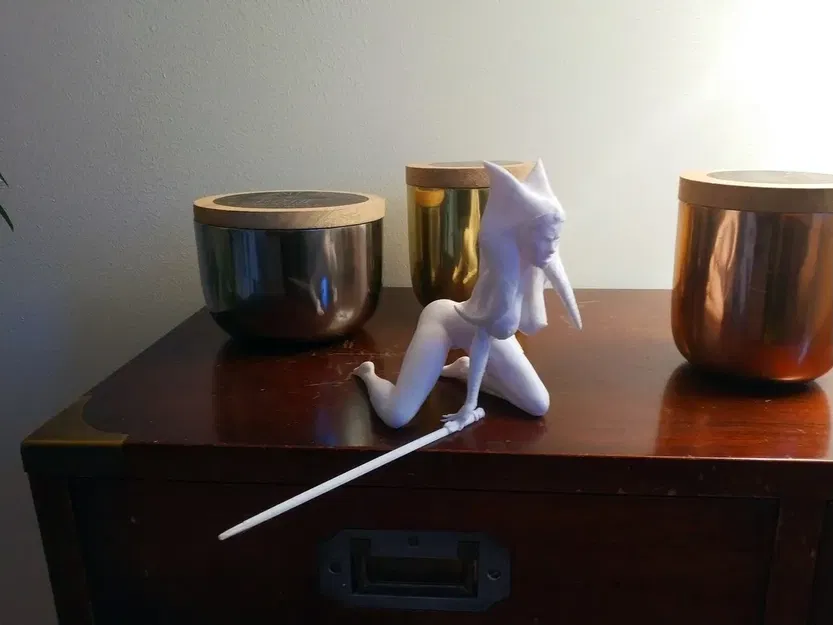 Nhân vật Ahsoka Tano trong Star Wars với đèn kiếm - Image 1