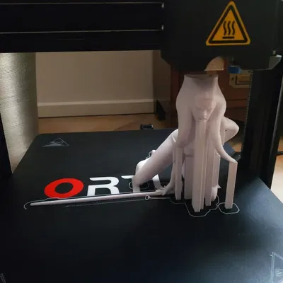 Nhân vật Ahsoka Tano trong Star Wars với đèn kiếm