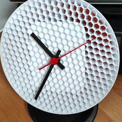 Đồng hồ treo tường với họa tiết lấp đầy hình lục giác