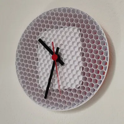 Đồng hồ treo tường với họa tiết lấp đầy hình lục giác