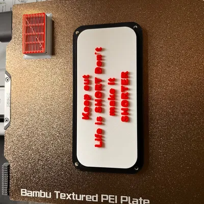 Biển báo "Cấm vào" với lỗ sẵn