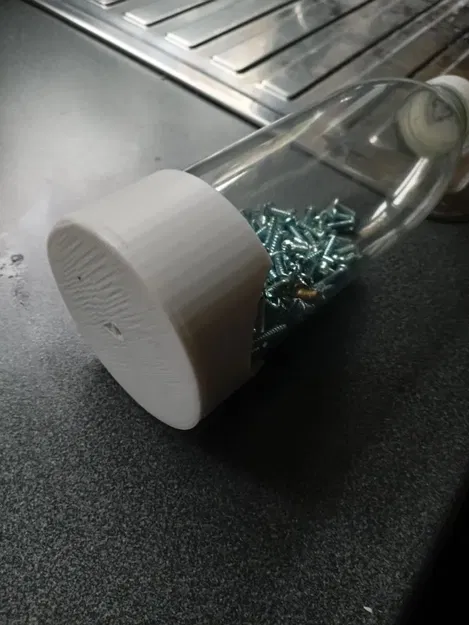 Giá đỡ chai Innocent gắn tường đơn giản - Image 1