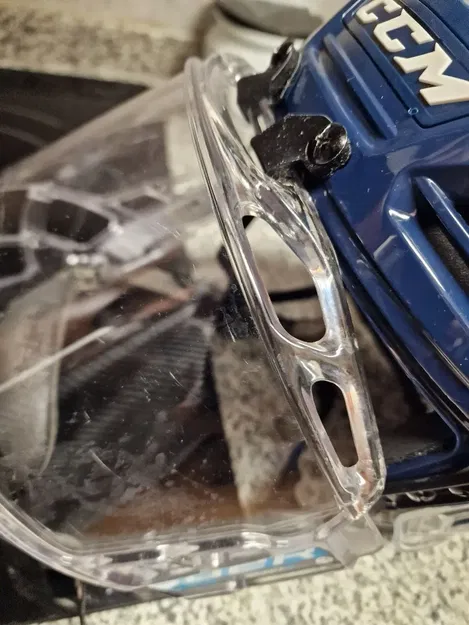 Kẹp thích ứng mặt nạ toàn diện Bauer cho mũ CCM - Image 1