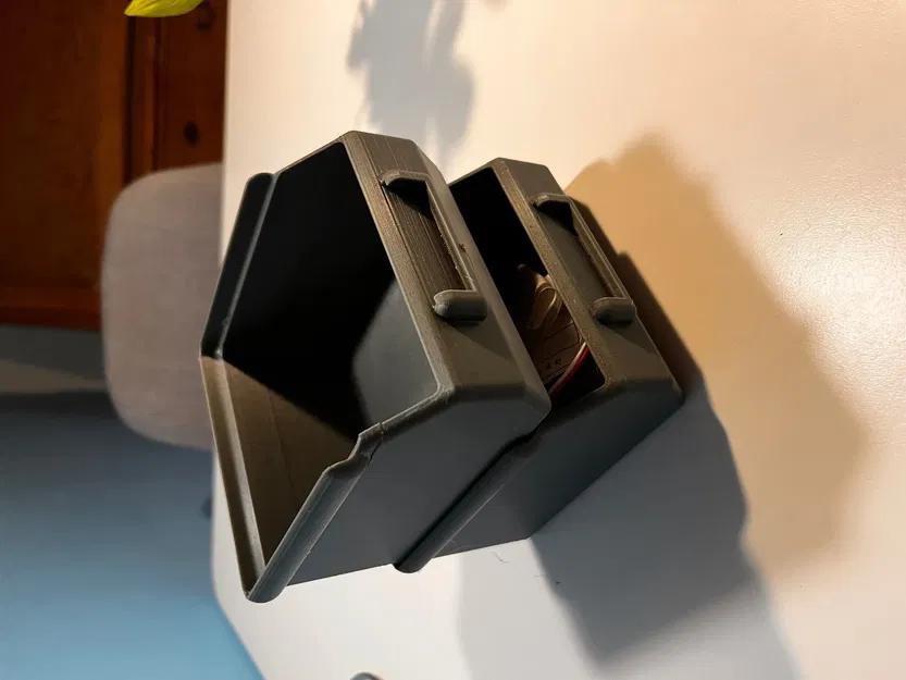 Hộp dụng cụ có không gian gắn thẻ tên - Image 1