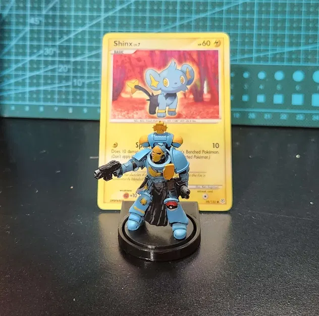 Giá đỡ hiển thị thẻ Pokémon với đế 32mm - Image 1