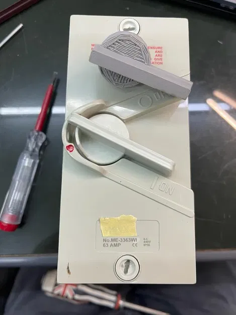 Cán công tắc cho thiết bị cách ly 3 pha - Image 1