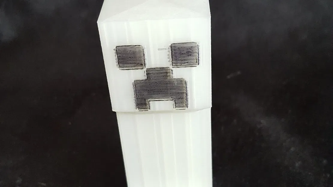 Nhân vật Creeper Minecraft in từ filament phát quang - Image 1