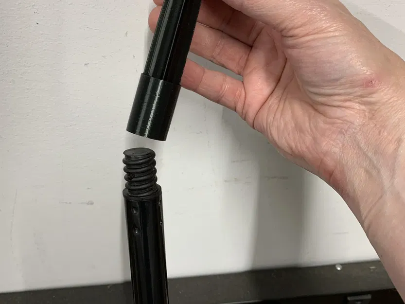 Cọc với ren cái ACME 3/4" - đầu mũi nhọn cho gậy chổi - Image 1