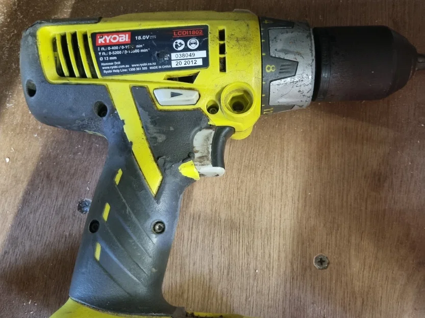 Giá đỡ khoan Ryobi lcdi1802 in pla+ với 3 lớp tường - Image 2