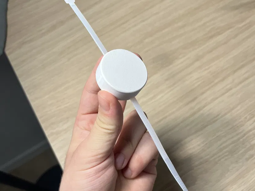 Giá đỡ AirTag gắn bằng dây zip tiện lợi - Image 1