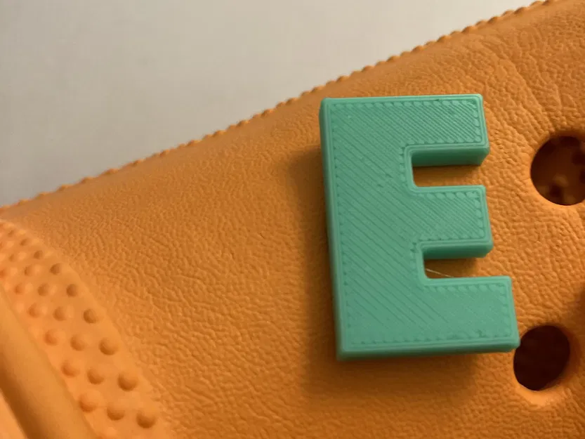 Móc treo croc hình chữ E phong cách độc đáo - Image 2