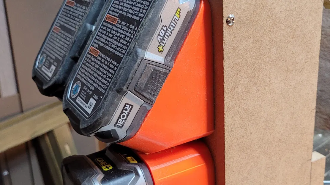 Giá đỡ gắn pin Ryobi cho hộp dụng cụ - Image 1