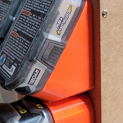 Giá đỡ gắn pin Ryobi cho hộp dụng cụ