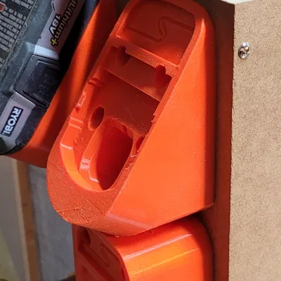 Giá đỡ gắn pin Ryobi cho hộp dụng cụ