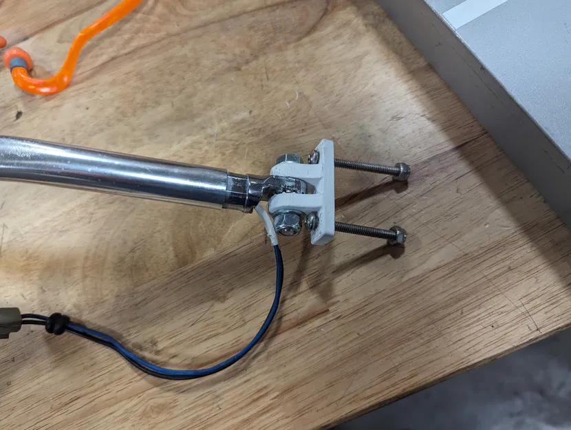 Pat Gắn Đèn Neo Thuyền Attwood - Image 2