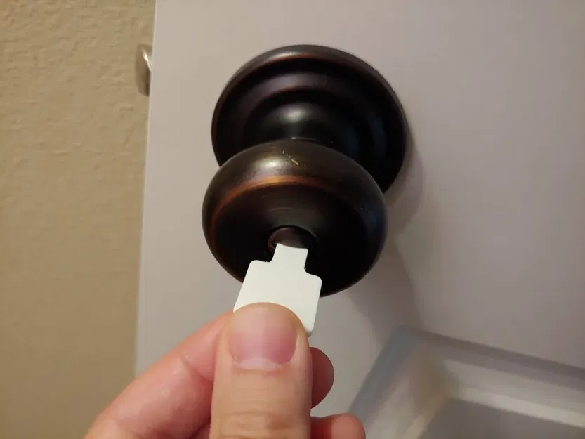 Chìa Khóa Phòng Tắm - Image 1