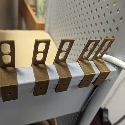 Tổ chức cáp nguồn cho xe đẩy thư viện LEA