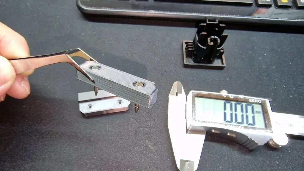 Chặn Cửa Tủ Quần Áo - Image 5