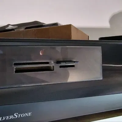 Tấm nền Silverstone 5.25" HTPC Case cho đầu đọc thẻ Hama (kiểm tra)