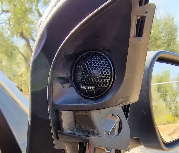 Vòng Gắn Loa Tweeter Ford Focus Mk2 HERTZ - ALPINE - Image 1