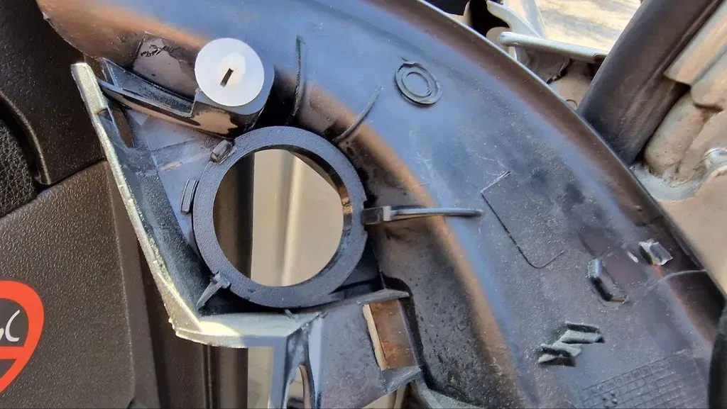 Vòng Gắn Loa Tweeter Ford Focus Mk2 HERTZ - ALPINE - Image 4