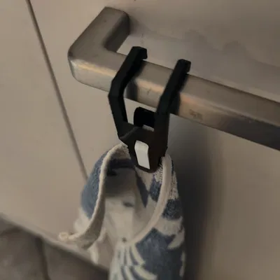 Towel clip/hanger