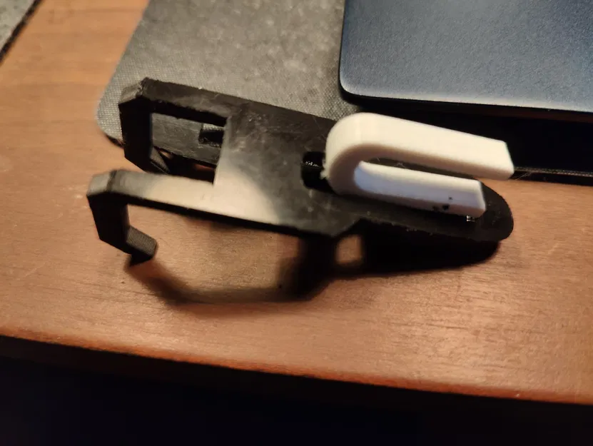 Towel clip/hanger - Image 2