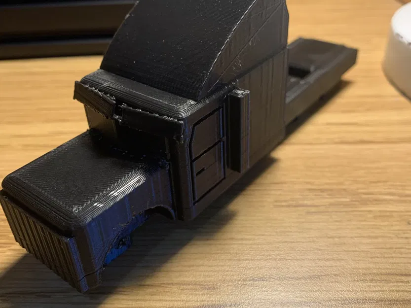 Semi truck cab - Image 1