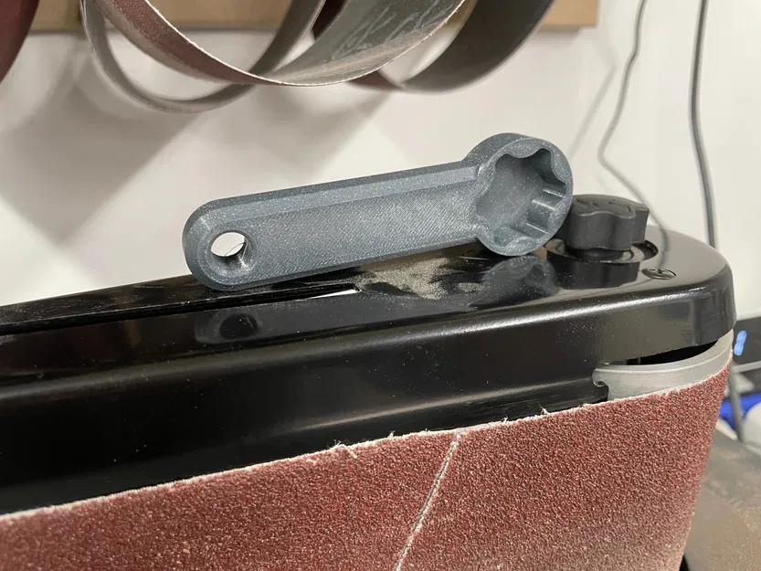 Oscillating belt sander wrench - Image 1