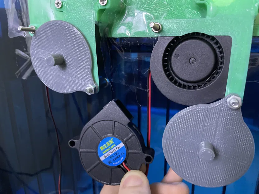 Nắp che quạt thổi 5015 xoay được có tay nắm - Image 1