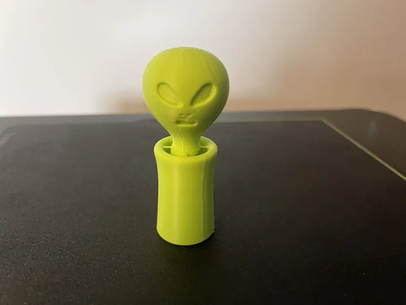 Đồ Chơi "ShakinHead" Alien Lắc Lư - Image 1