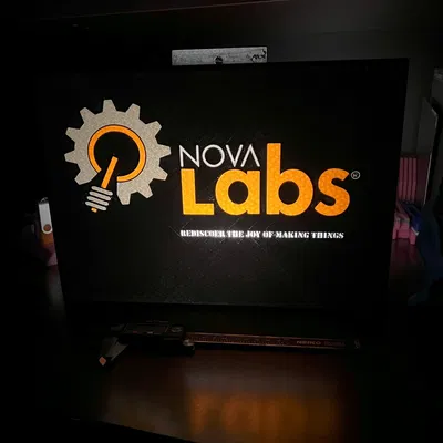 Logo Không Gian Sáng Tạo NovaLabs ở Fairfax VA