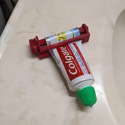 Dụng cụ nặn kem đánh răng xoay được rts9