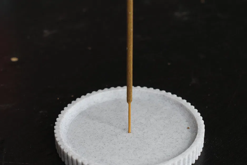 Chân Cắm Nhang Kiểu Hiện Đại (Có Gân) - Image 1