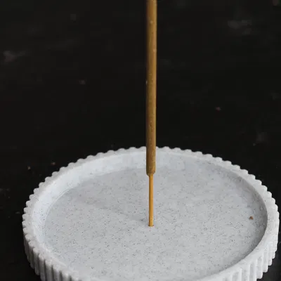 Chân Cắm Nhang Kiểu Hiện Đại (Có Gân)