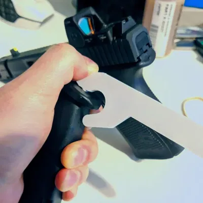 Dụng Cụ Tháo Đế Băng Đạn Glock