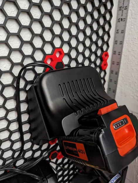 Giá Đỡ Sạc Pin Black and Decker 40V "Honeycomb Wall" - Image 1