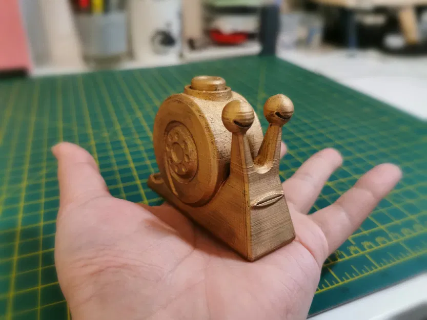 Golden Den Den Mushi - One Piece - Image 1