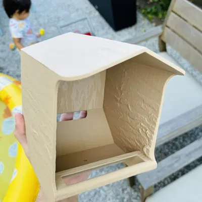 Máng ăn chim có vân vỏ cây (đã bỏ giá đỡ camera)