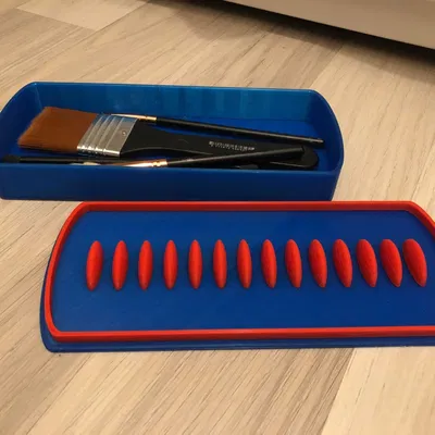 Hộp đựng cọ vẽ kiêm nắp giữ cọ