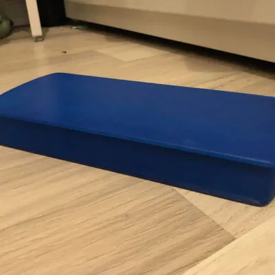 Hộp đựng cọ vẽ kiêm nắp giữ cọ