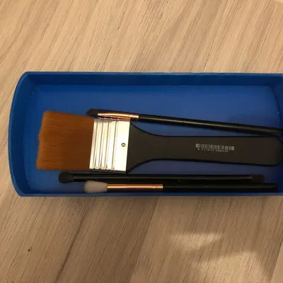 Hộp đựng cọ vẽ kiêm nắp giữ cọ