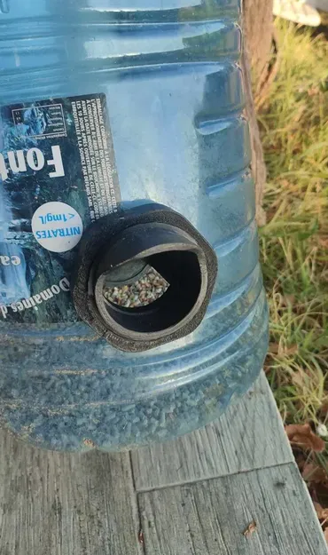 Chai Đựng Gà Tự Động - Image 1