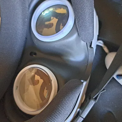 Adapter tròng kính Quest 3 có thể bấm và tháo rời dễ dàng