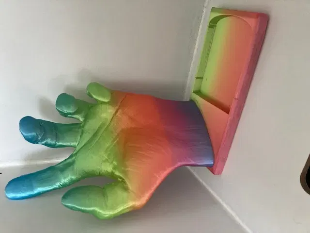 Đế Giữ Chai Rượu Hình Bàn Tay - Image 2