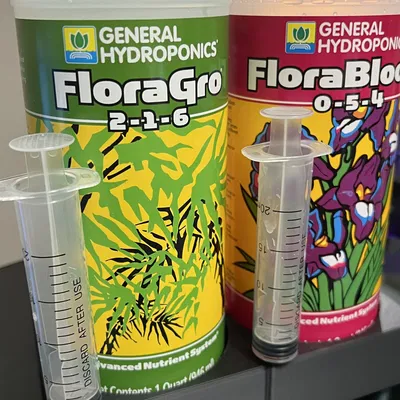 Giá Đỡ Dinh Dưỡng General Hydroponics Flora Trio+CalMag và Xi-lanh